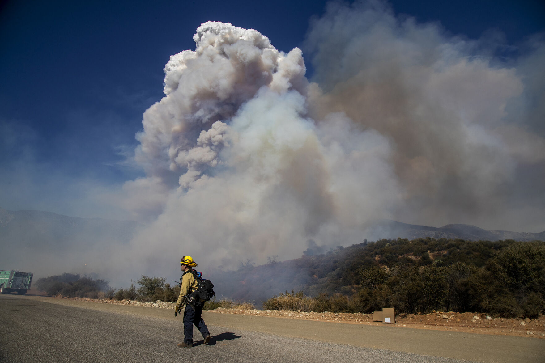 Apple fire in Riverside County grows to more than 4,100 acres, prompting evacuation of hundreds of homes